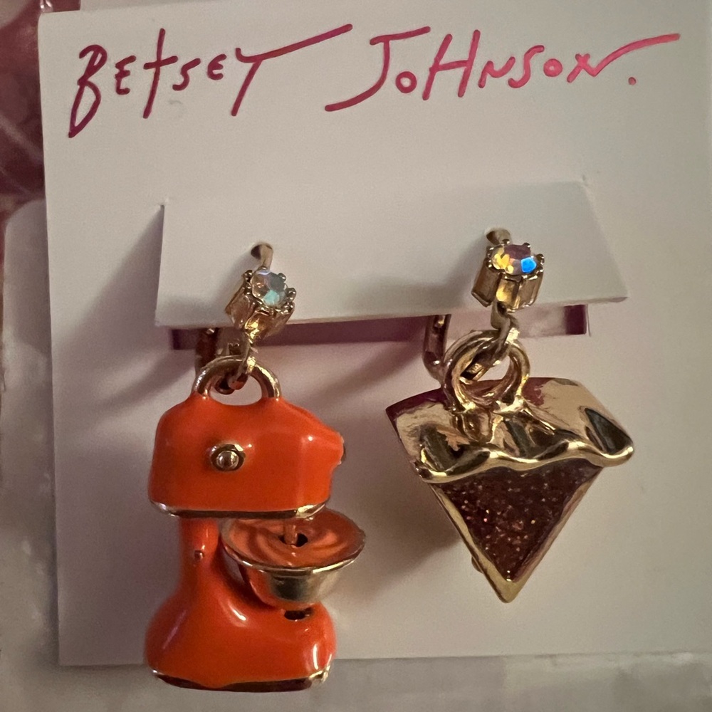 Betsey Johnson Mismatched Orange Mixer and Pie Earrings NWT
